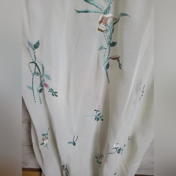 🌷White Floral Dress🌷 - Picture 6 of 12